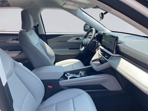 New 2026 Ford Explorer Active w/ Active Comfort Package RWD image 10