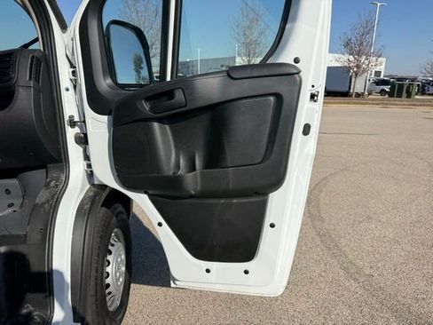 Used 2025 RAM ProMaster 2500 w/ Convenience Group image 9