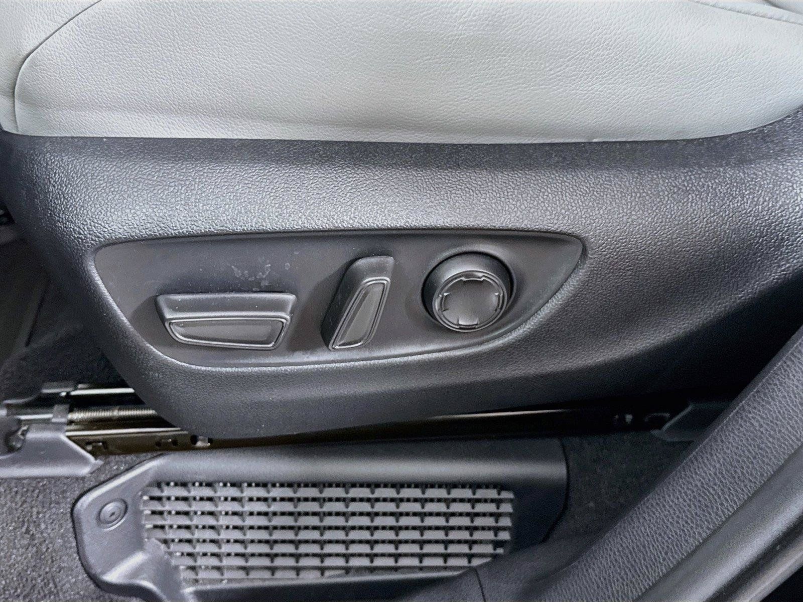 Certified 2026 Toyota Sienna XLE FWD image 32