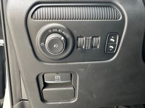 Used 2024 Jeep Wagoneer L Series II image 24