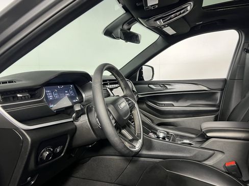 Certified 2025 Jeep Grand Cherokee L Altitude image 19