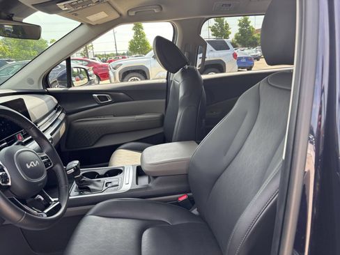 Used 2026 Kia Carnival FWD image 25