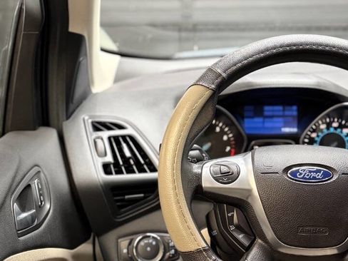 Used 2013 Ford Escape SE image 16