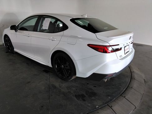 Used 2025 Toyota Camry SE image 8