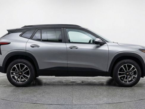 Used 2025 Chevrolet TrailBlazer LT image 11