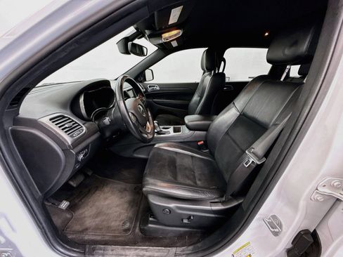 Used 2018 Jeep Grand Cherokee Altitude AWD/4WD image 13