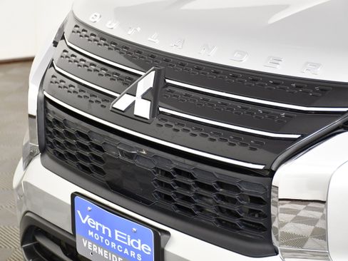 Used 2022 Mitsubishi Outlander ES AWD/4WD image 11