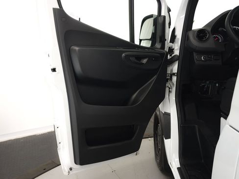 Used 2025 Mercedes-Benz Sprinter 2500 image 5