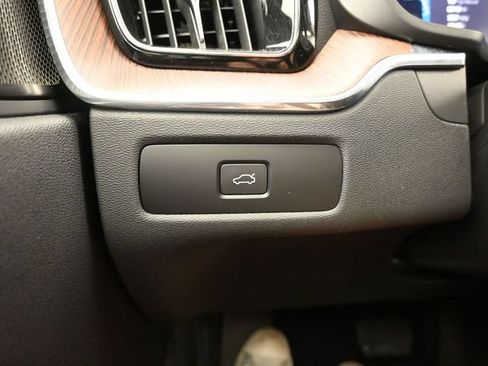 Used 2024 Volvo XC60 B5 Ultimate w/ Climate Package AWD/4WD image 29