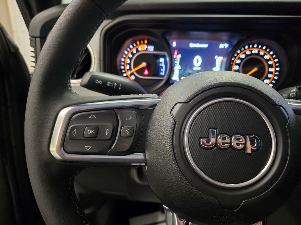 New 2025 Jeep Wrangler Unlimited Sahara AWD/4WD image 18