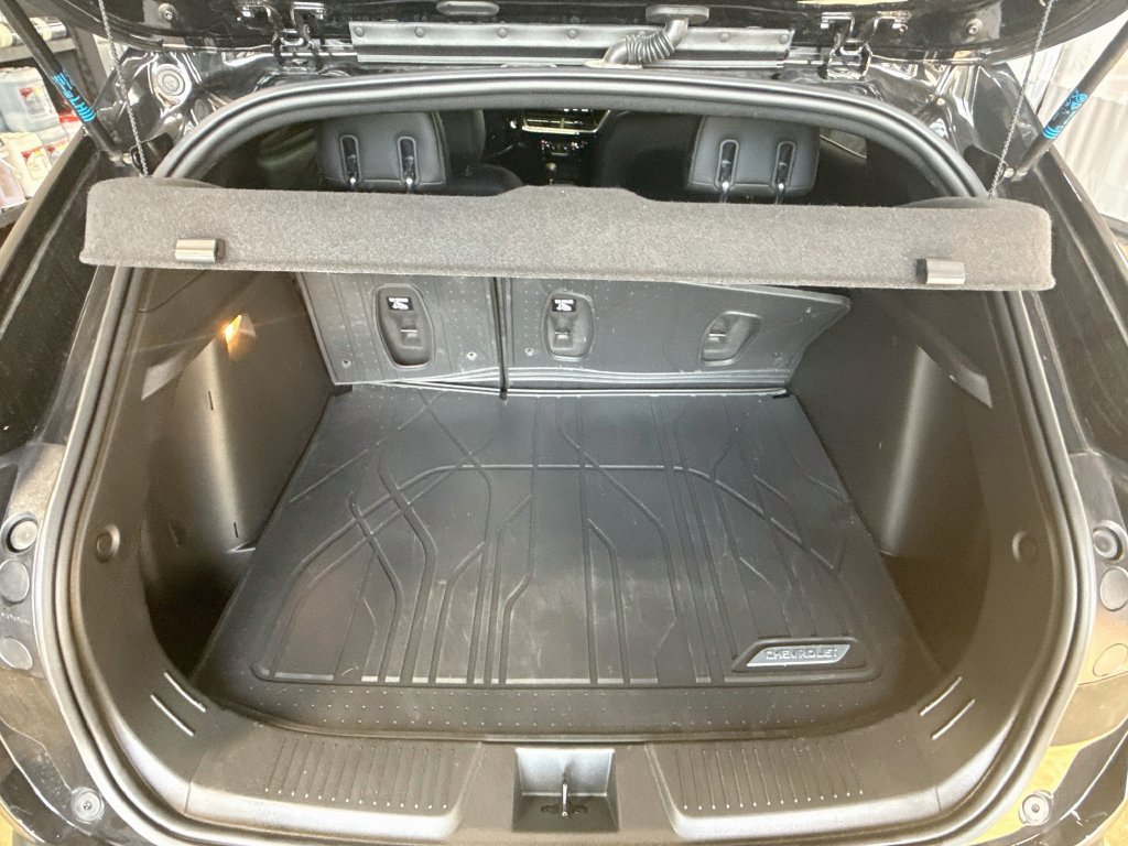 Used 2025 Chevrolet Trax RS w/ Sunroof Package FWD image 24