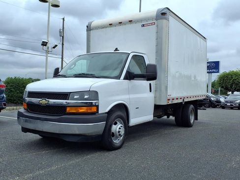 Used 2019 Chevrolet Express 3500 w/ Power Convenience Package image 3