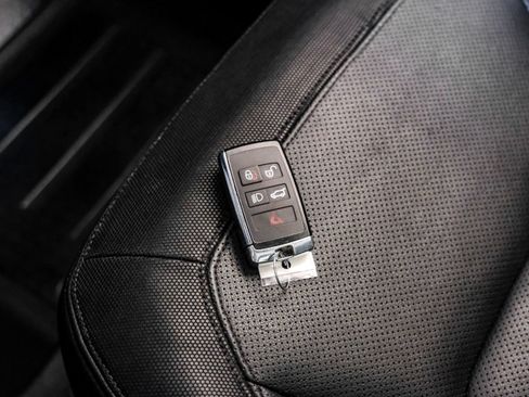 Used 2022 Land Rover Defender 110 X-Dynamic SE AWD/4WD image 56