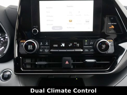 Used 2023 Toyota Highlander XLE image 7