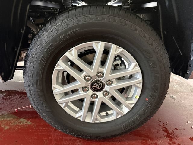 Used 2026 Toyota Tundra SR5 w/ SR5 Convenience Package AWD/4WD image 23