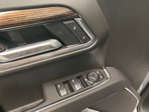 New 2025 GMC Sierra 1500 Elevation image 12
