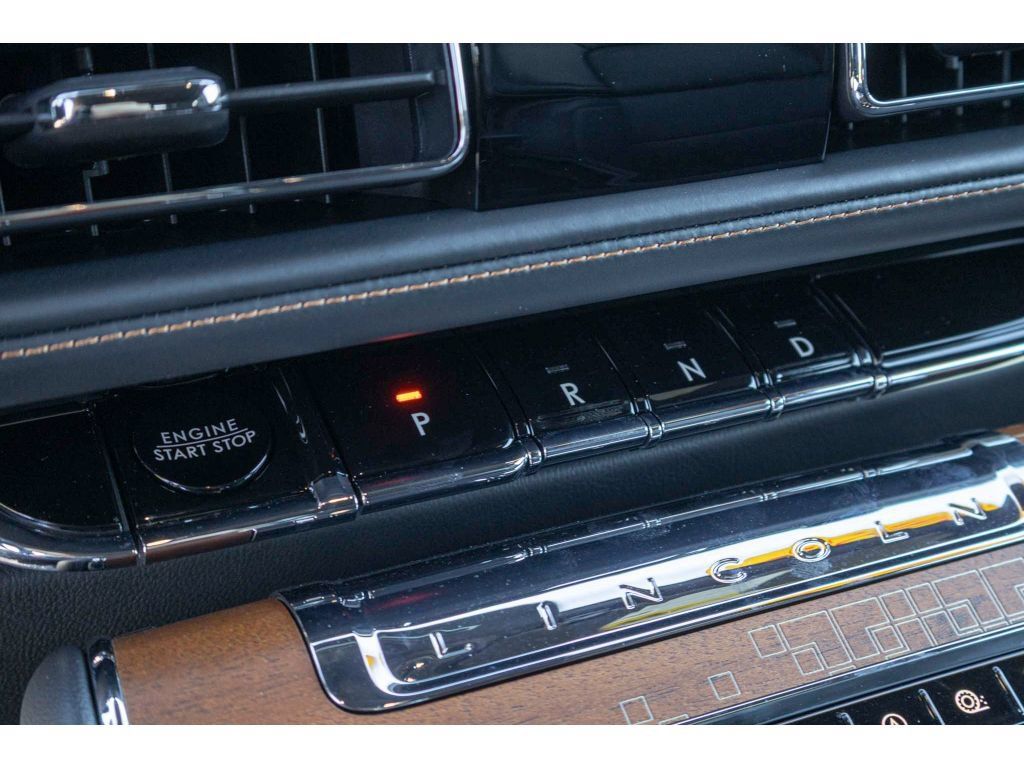 Used 2025 Lincoln Aviator Black Label w/ Jet Appearance Package AWD/4WD image 29