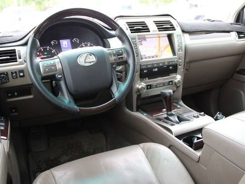 Used 2019 Lexus GX 460 Premium image 5