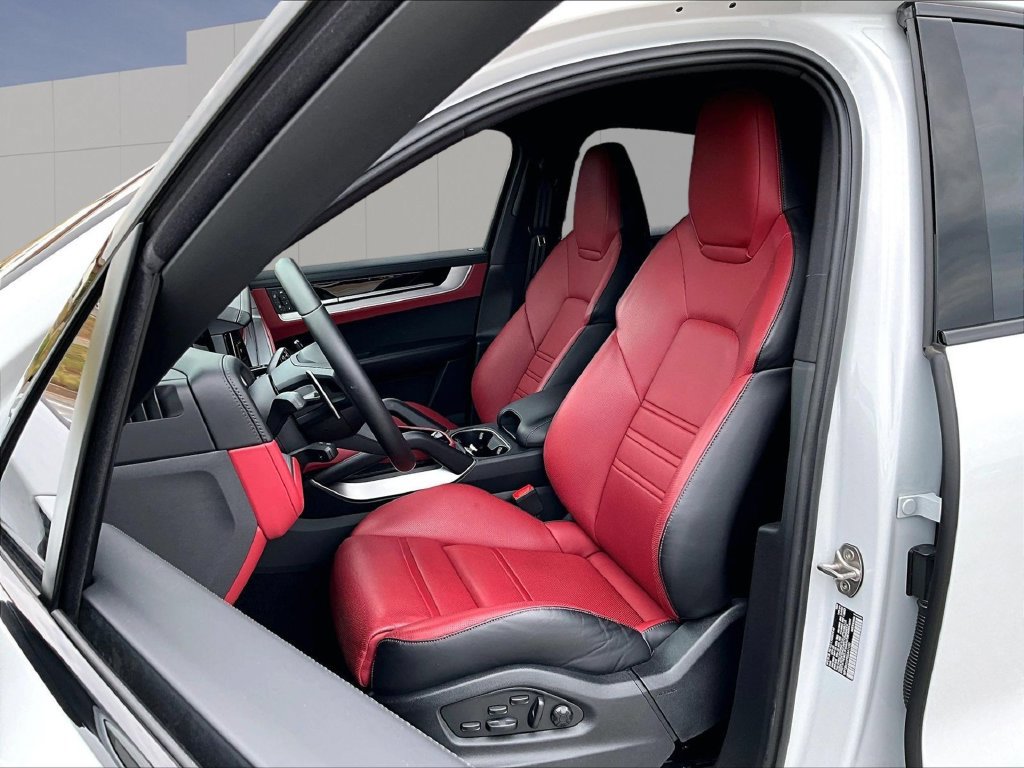 Certified 2025 Porsche Cayenne S AWD/4WD image 5