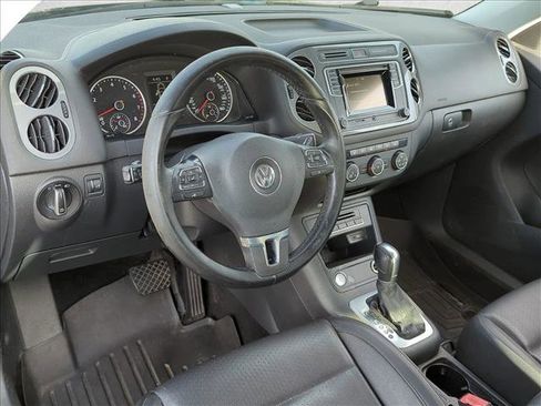 Used 2016 Volkswagen Tiguan S image 9