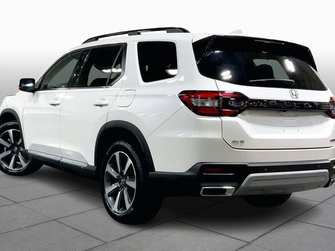 Used 2023 Honda Pilot Touring image 11