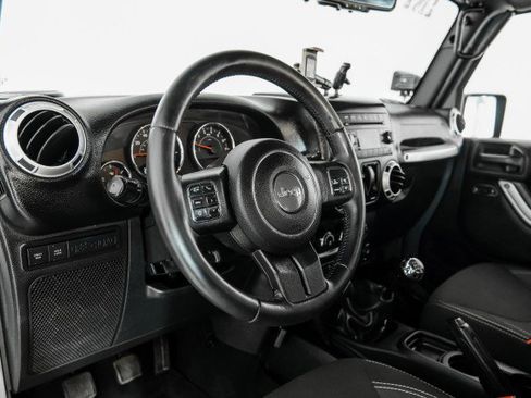 Used 2015 Jeep Wrangler Rubicon w/ Power Convenience Group image 12