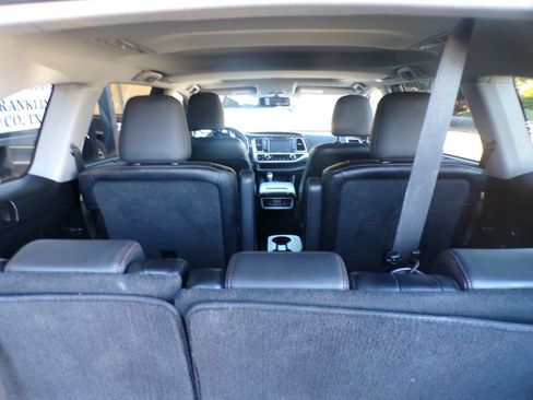 Used 2015 Toyota Highlander XLE image 8