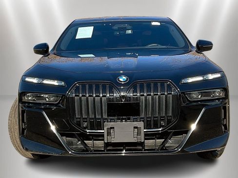 Used 2023 BMW 760i xDrive w/ Executive Package AWD/4WD image 2