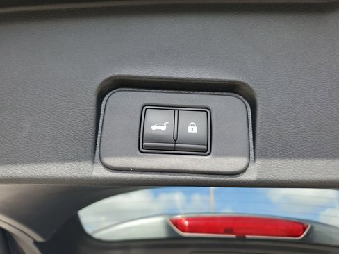 Used 2021 Nissan Rogue SV w/ Premium Package image 24