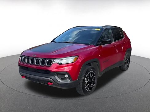Used 2025 Jeep Compass Trailhawk image 4