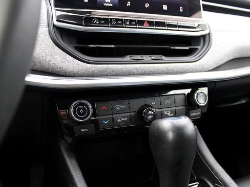 Used 2022 Jeep Compass Latitude image 13