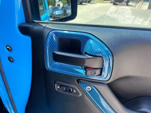 Used 2017 Jeep Wrangler Unlimited Sahara w/ Connectivity Group AWD/4WD image 35
