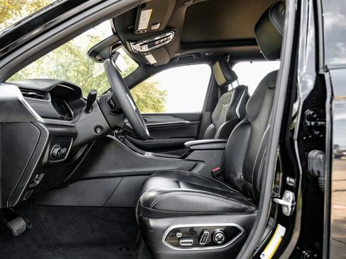 Used 2023 Jeep Grand Cherokee Overland w/ Luxury Tech Group IV image 40