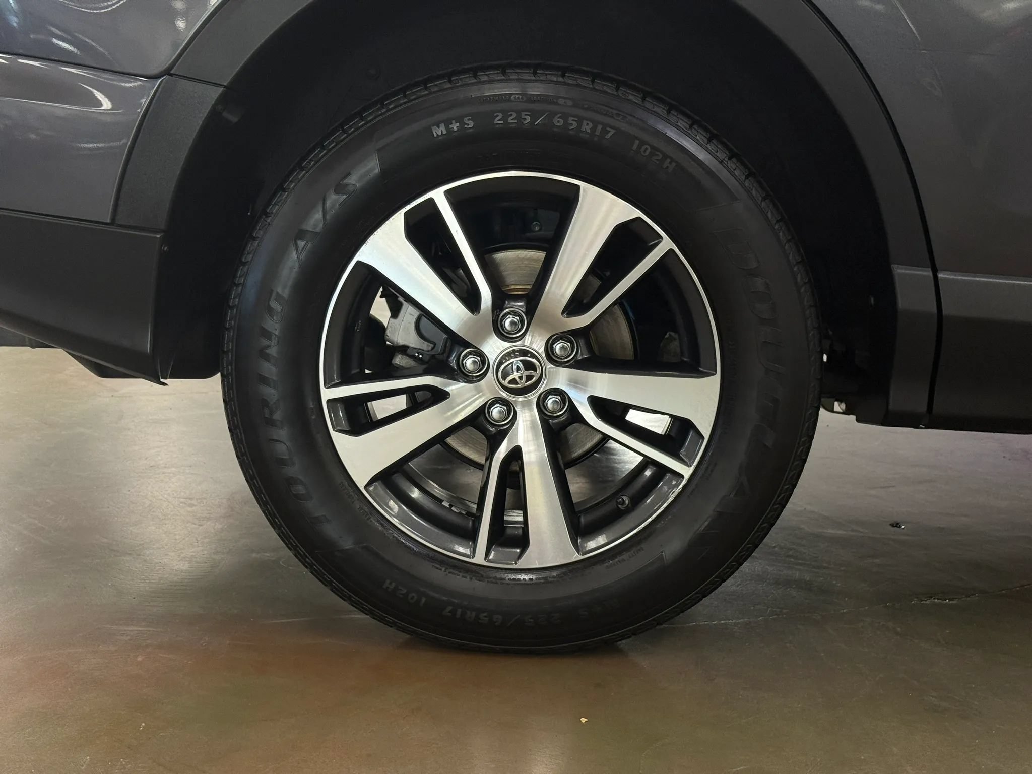 Used 2018 Toyota RAV4 XLE AWD/4WD image 9