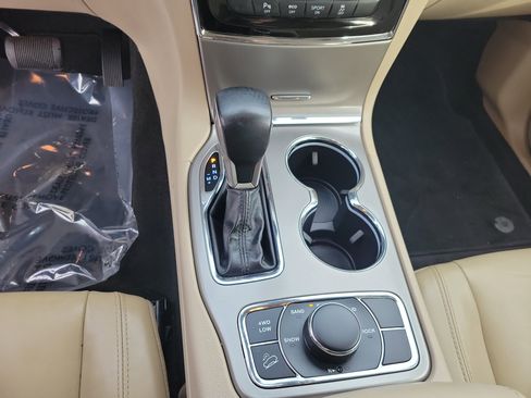 Used 2021 Jeep Grand Cherokee Limited image 24