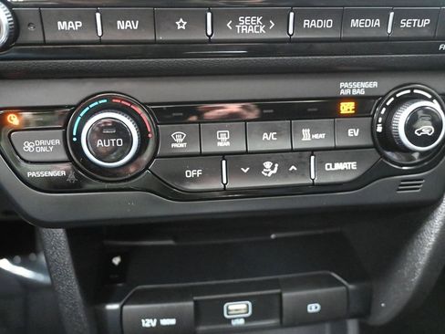 Used 2021 Kia Niro EX Premium image 21