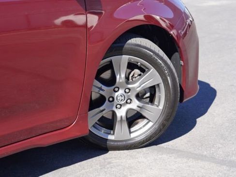 Used 2020 Toyota Sienna SE image 7