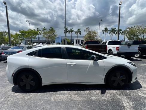 Used 2024 Toyota Prius LE FWD image 10