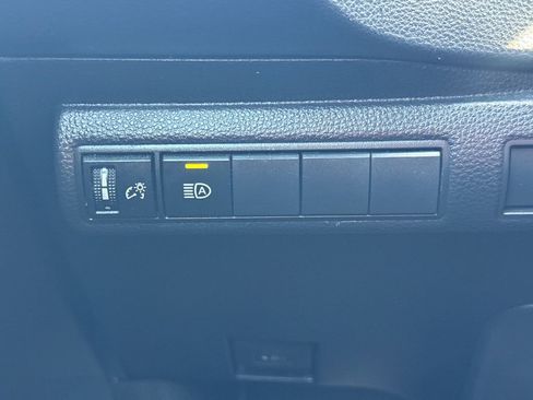 Used 2022 Toyota Corolla LE FWD image 32