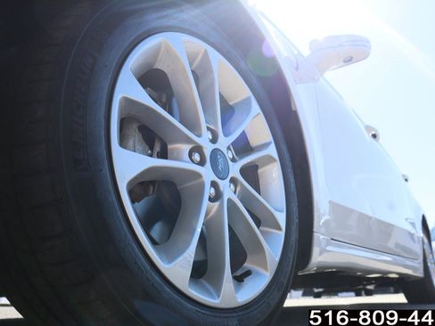 Used 2019 Ford Fusion Energi Titanium FWD image 11