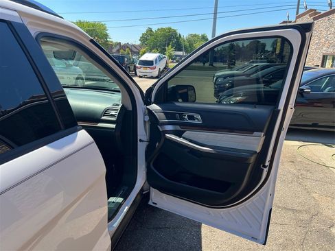 Used 2017 Ford Explorer Platinum AWD/4WD image 34