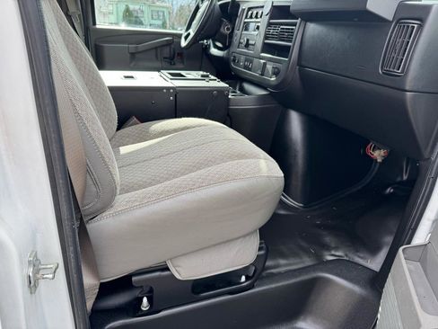Used 2018 Chevrolet Express 2500 image 14