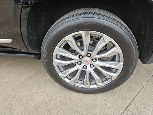 Used 2023 GMC Yukon Denali image 9