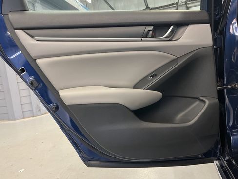 Used 2019 Honda Accord EX image 28