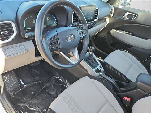 Certified 2025 Hyundai Venue SEL image 12