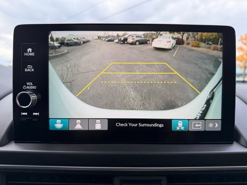 Used 2025 Honda Pilot Touring image 8