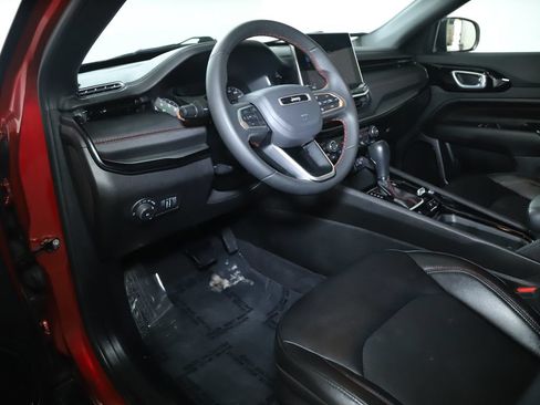Used 2025 Jeep Compass Trailhawk AWD/4WD image 17
