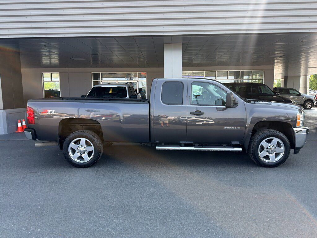 Used 2011 Chevrolet Silverado 2500 LT w/ Interior Plus Package AWD/4WD image 7