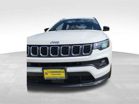 Used 2024 Jeep Compass Latitude AWD/4WD image 11