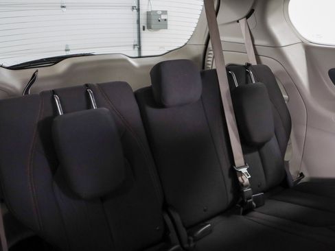 Used 2017 Chrysler Pacifica LX image 29